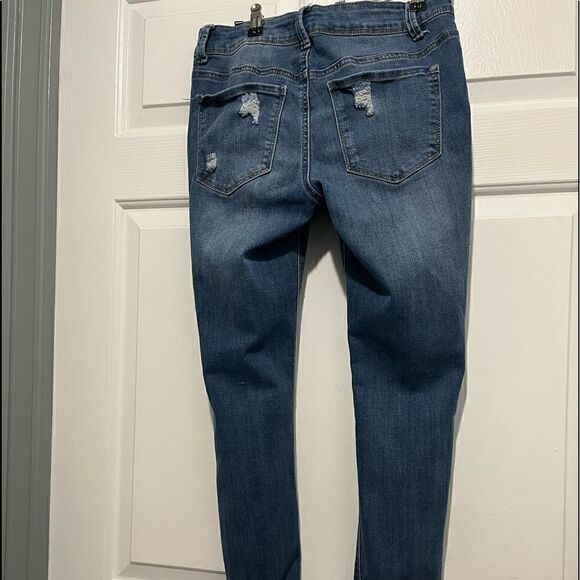 Ripped Jeans   - Picture 3 of 3